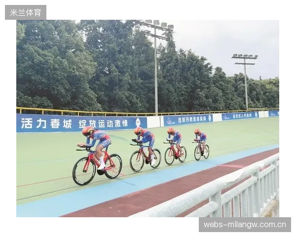 场地自行车短距离组启动爆发力训练，成绩稳步提升